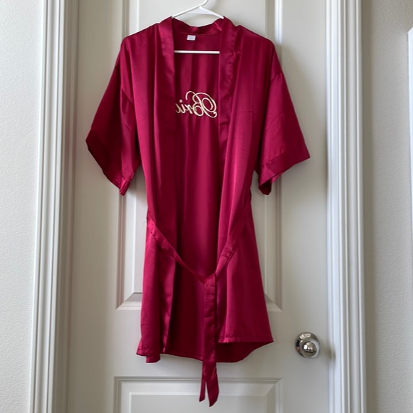 Embroidered bridal robe in silky wine red! - Picture 1 of 2
